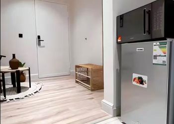 استديو بسرير ماستر وجلسة جانبية