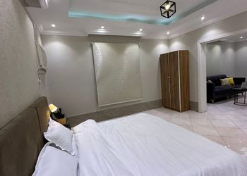 استديو بسرير ماستر وجلسة 
