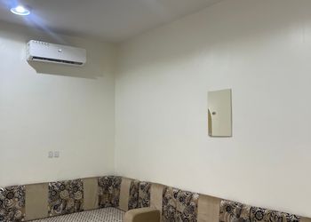 استراحة بمجلس وفناء خارجي 