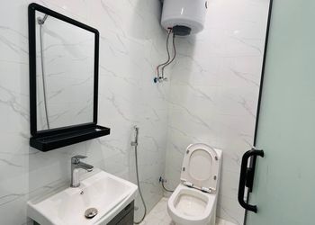 استديو بأثاث مريح وبسيط 