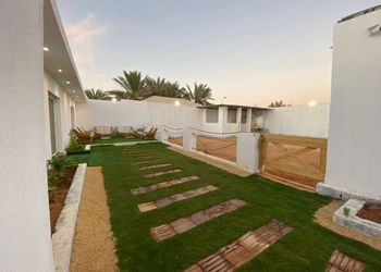 استراحة بجلسة خارجية و مسطح اخضر