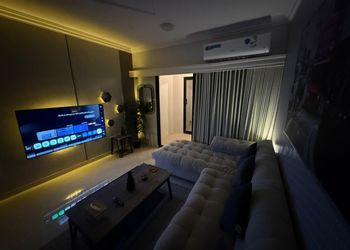 شقة بصالة مريحة وتصميم أنيق
