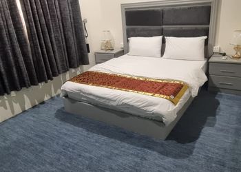 استديو بسرير ماستر 