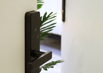 استديو بأثاث مريح وبسيط 