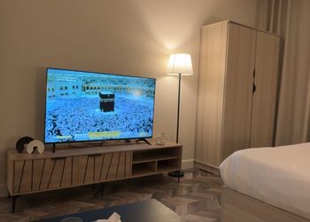 استديو أنيق بسرير ماستر وجلسة جانبية 