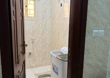 شقة بملحق خارجي