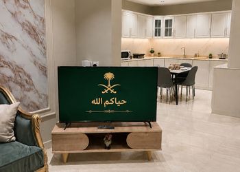 شقة بثلاث غرف نوم وصالة