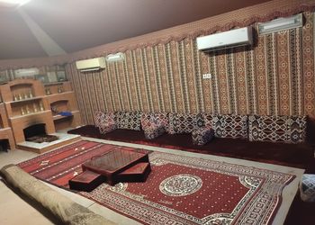 مزرعة بمسطح اخضر و مسبح