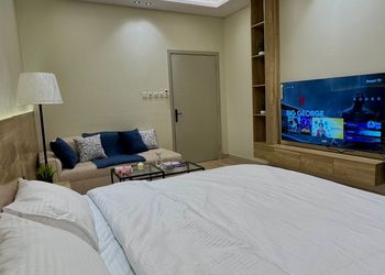 استديو بسرير ماستر وجلسة جانبية