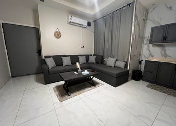 شقة واسعة وراقية بدخول ذاتي