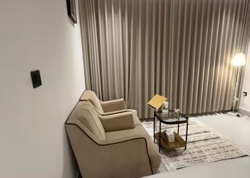 استديو بسرير ماستر وجلسه جانبيه