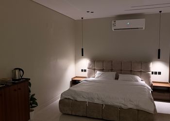 استديو بسرير ماستر وأثاث مريح 