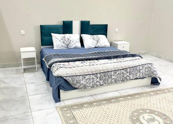 شاليه بألعاب أطفال ومسبح