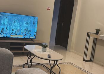 شقة بثلاث غرف نوم وصالة 