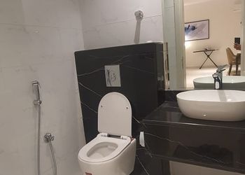 شقة بصالة وثلاث غرف نوم 