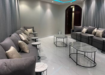 شاليه بمسطح اخضر ومسبح