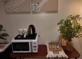 استديو باثاث مريح وبسيط 