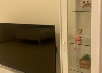 استديو بأثاث مريح وبسيط 