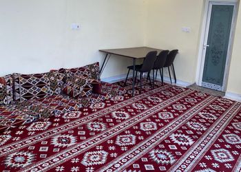 شاليه بمسبح خارجي وجلسة خارجية