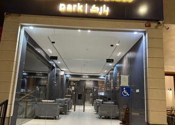 استديو بسرير ماستر وجلسة مريحة 