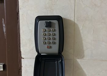شقة بصالة أنيقة ودخول ذاتي 