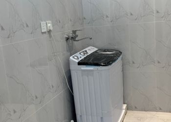 استديو بسرير مريح وجلسة جانبية 