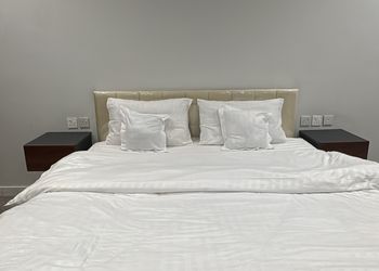استديو بسرير ماستر وأثاث مريح 
