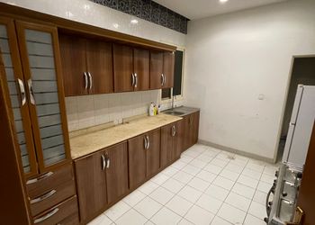 استراحة بمجالس واسعة وفناء خارجي
