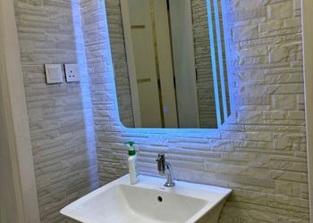 استديو بأثاث مريح وبسيط 
