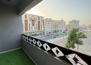 شقة بغرفتين نوم وأثاث مريح