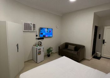 استديو بسرير ماستر وأثاث مريح 