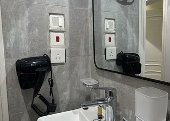 استديو بسرير ماستر وجلسة جانبية