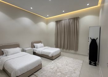 شقة بغرفة معيشة وغرفتين نوم 