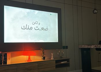 شقة بغرفة معيشة وغرفة نوم 