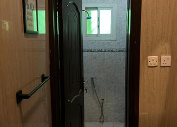 استديو بأثاث مريح وبسيط 