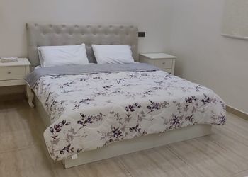 استراحة بمدخل مسنقل و سرير ماستر 