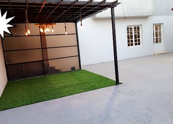 استراحة ببيت شعر وفناء خارجي