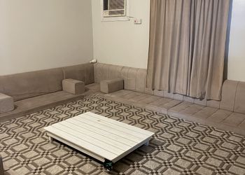 استراحة بجلسة خارجية ومسطح اخضر