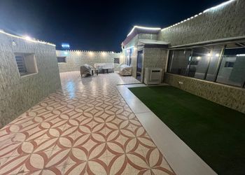 شقة أنيقة بصالة وغرف نوم ومجالس