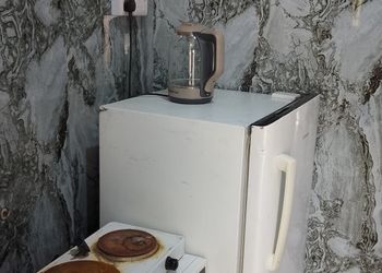 شاليه بمسطح اخضر ومسبح 