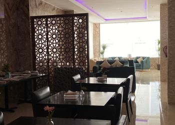 استديو بسرير ماستر وأثاث مريح 