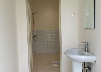 استراحة بجلسة خارجية وملعب طائرة