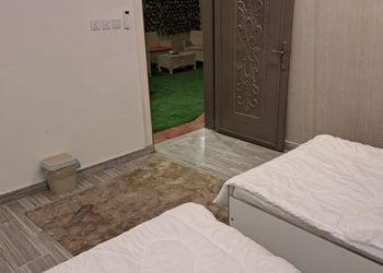 شقة بصالة وجلسة خارجية 