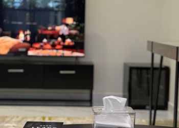 استديو بألوان مريحة وأثاث راقي