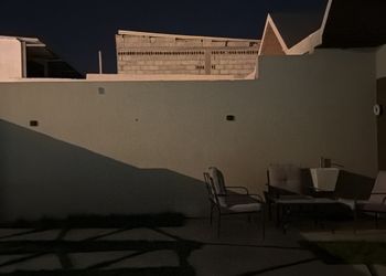 شاليه بمسبح خارجي وغرفة نوم 