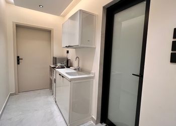استديو بأثاث مريح وبسيط 44