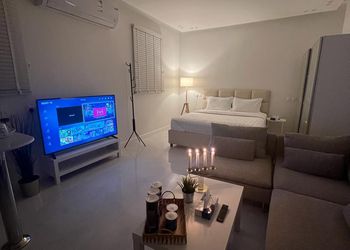 استديو هادئ بسرير ماستر