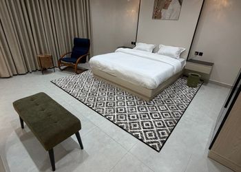 استديو بجاكوزي ودخول ذاتي