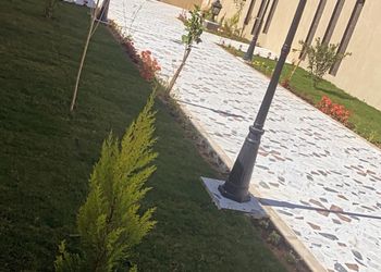 كوخ بمسبح خارجي وجلسة خارجية
