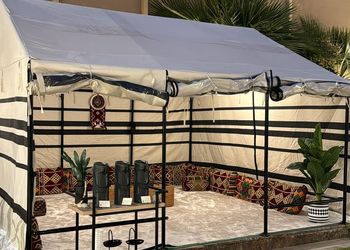 شاليه بغرفة نوم مطلة على المسبح
